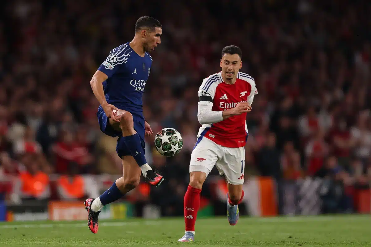 Achraf Hakimi du Paris Saint-Germain et Gabriel Martinelli d'Arsenal - Arsenal contre PSG, demi-finale de l'UEFA Champions League