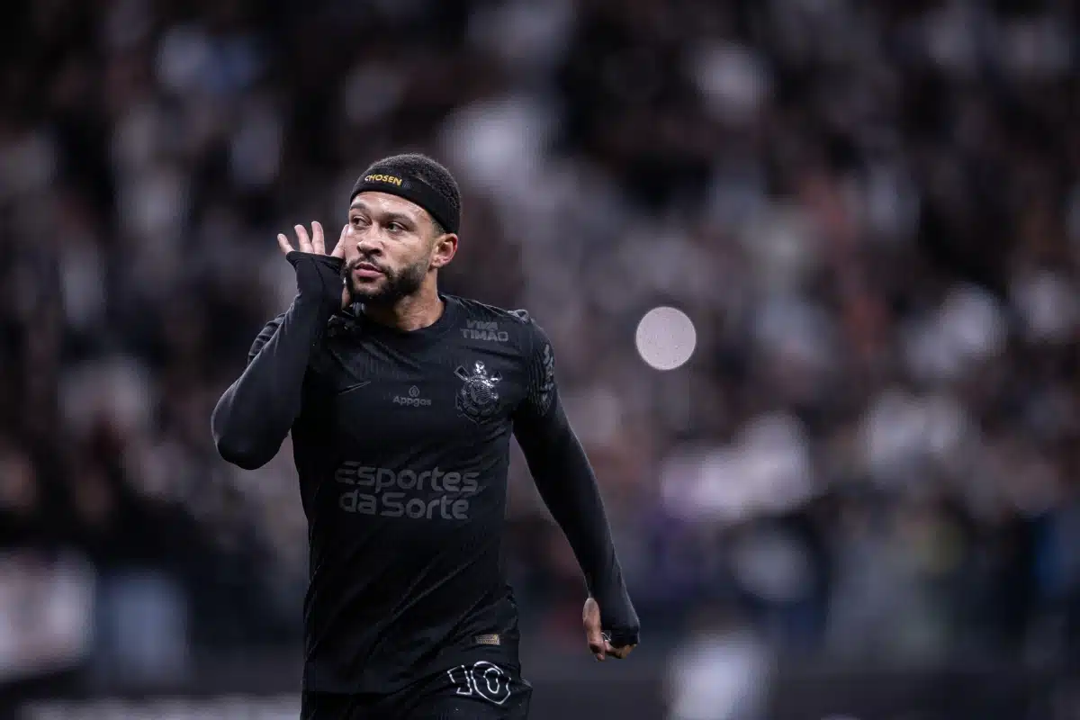 Memphis Depay des Corinthians célèbre après avoir marqué un but lors du match du Brasileirao 2025 entre les Corinthians et Vasco da Gama